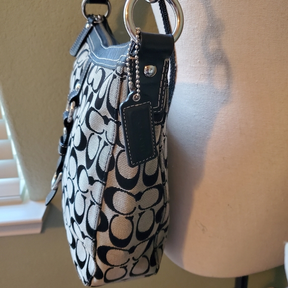 Coach Chelsea Signature Canvas Purse - Picture 3 of 8